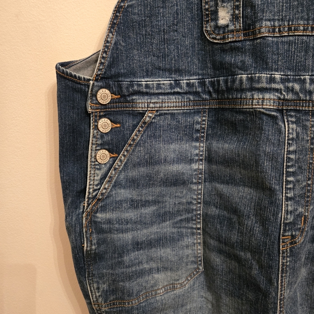 Torrid Straight Leg Denim Overalls Mid Wash Distressed Sz 12 Short - Picture 7 of 13